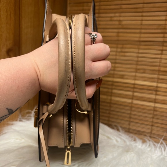 Zoe Carryall - Picture 5 of 10